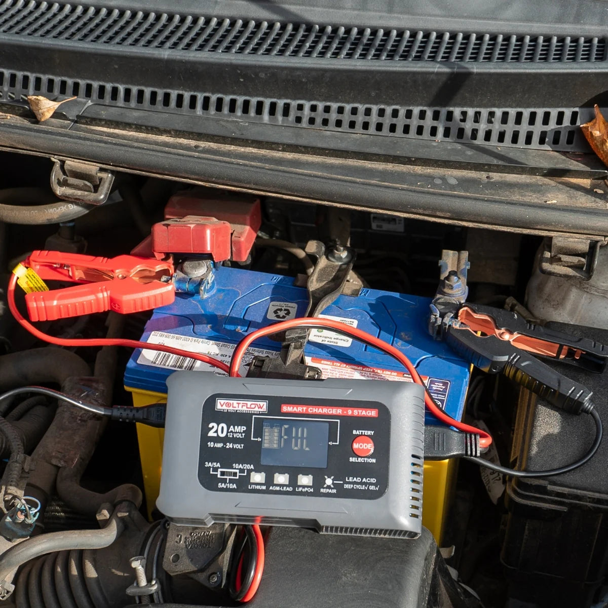 VOLTFLOW 12V 20A/ 24V 10A BATTERY CHARGER